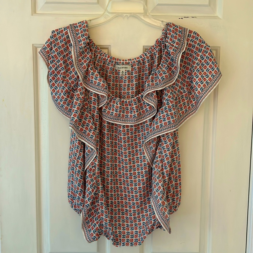 Max Studio ruffled blouse.  Banded bottom.  Size M.